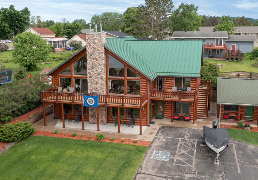 More Photos Of 1127 N Lakeshore Dr, Lake City Hotel For Sale