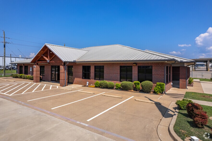 More Photos Of 851 W Harrison Rd, Longview Service For Sale