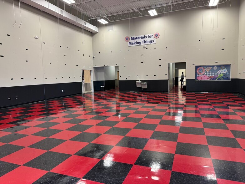 More Photos Of 10725 John Price Rd, Charlotte Warehouse For Lease
