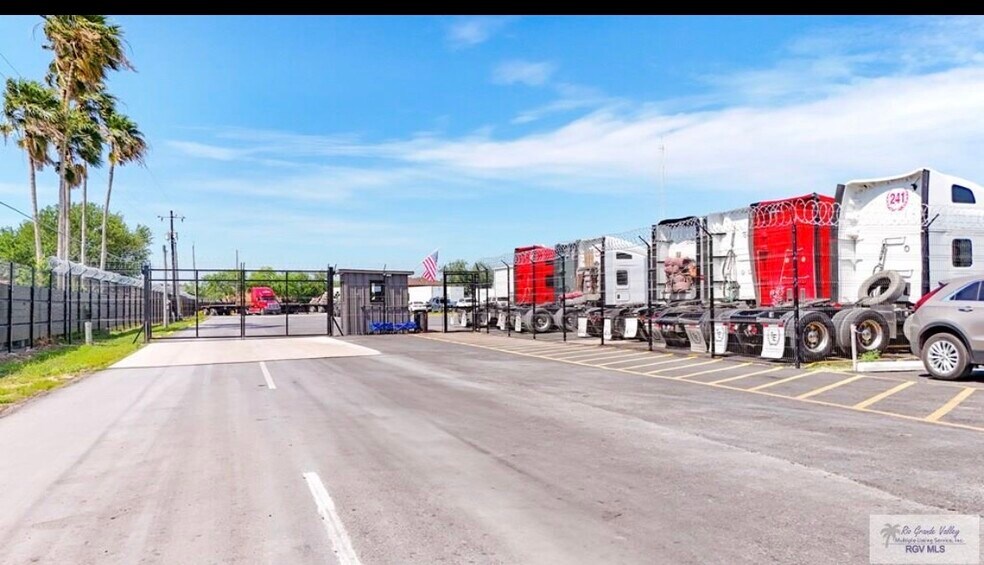 More Photos Of 1605 Military Rd, Brownsville Distribution For Lease