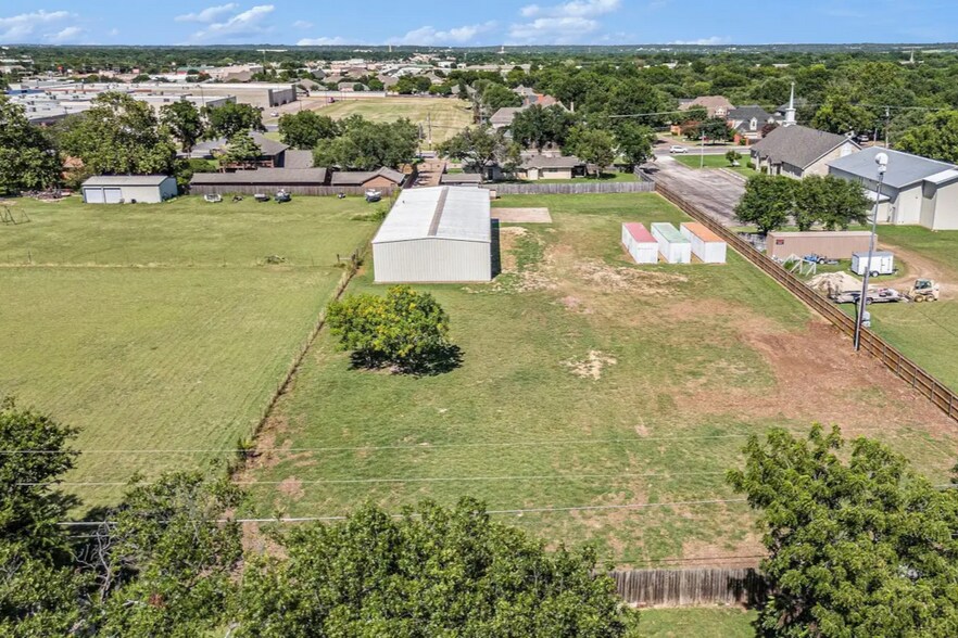 More Photos Of 124 S Nolan River Rd, Cleburne Flex For Lease