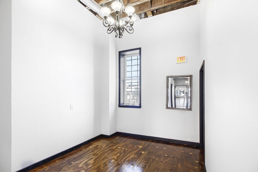 More Photos Of 111 Water St, Horse Cave Storefront For Sale