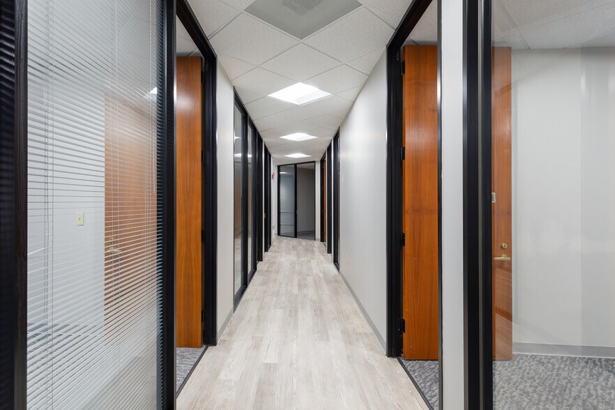 More Photos Of 14550 Torrey Chase Blvd, Houston Office For Lease