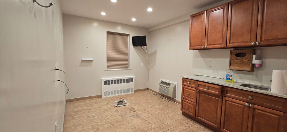 More Photos Of 3232 Francis Lewis Blvd, Flushing General Retail For Lease