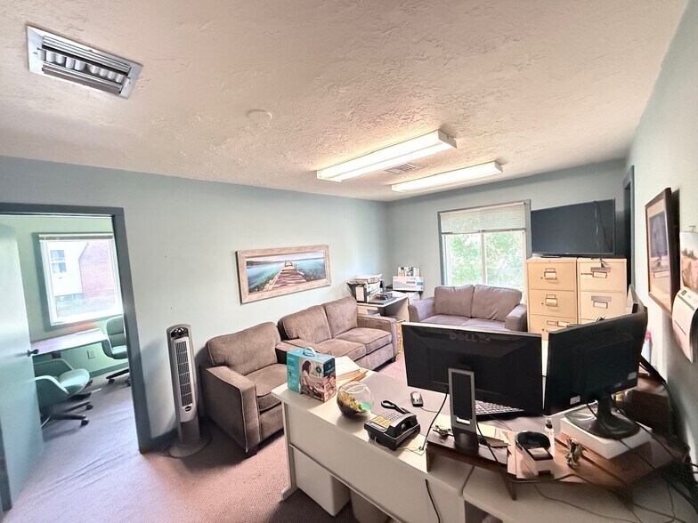 More Photos Of 3501-3511 SE Milwaukie Ave, Portland Office For Sale