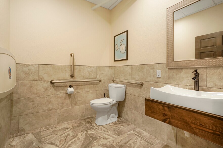 More Photos Of 791 Southpark Dr, Littleton Flex For Sale