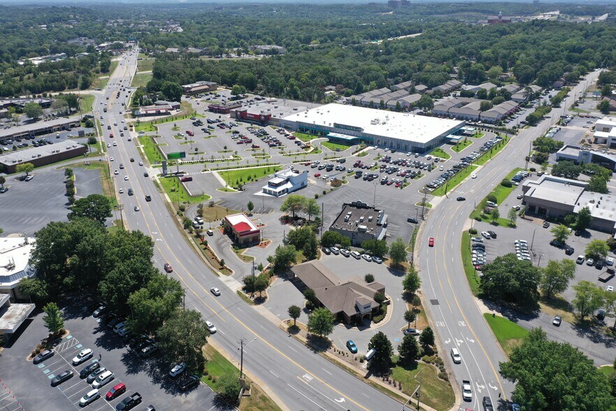 More Photos Of 10915 N Rodney Parham Rd, Little Rock Medical For Lease