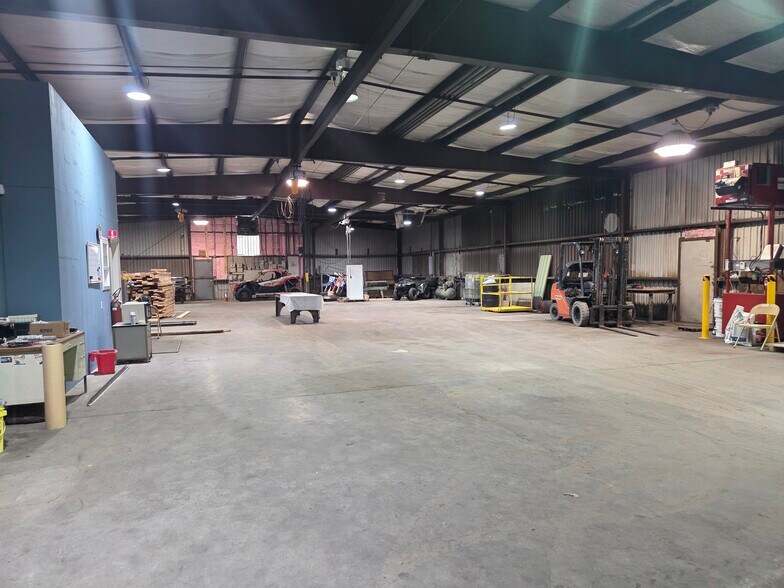More Photos Of 1100 Old Salem Rd NE, Albany Manufacturing For Sale