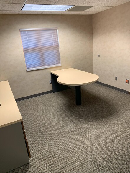 More Photos Of 3900 W 53rd St, Sioux Falls Office For Sale