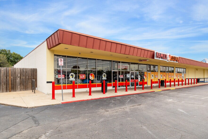 More Photos Of 7049-7061 Lawndale St, Houston Unknown For Lease