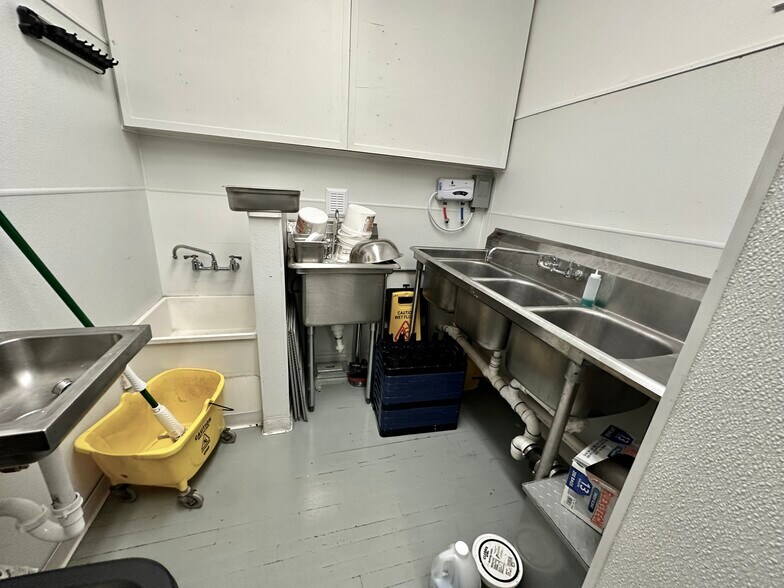 More Photos Of 49 Main St, Westport Storefront Retail Office For Lease