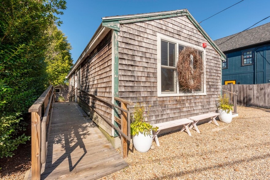 More Photos Of 162 Main St, Essex General Retail For Sale