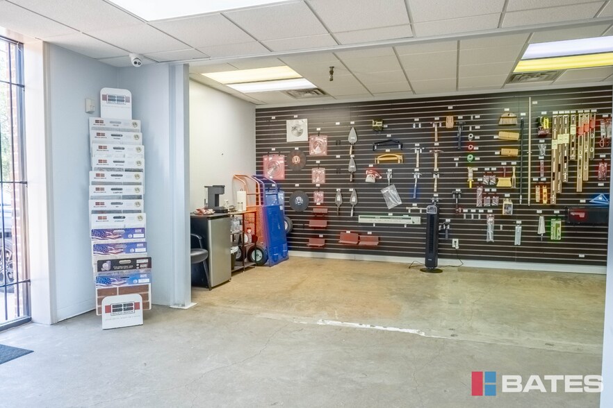 More Photos Of 1812 Garden Spring Dr, Dallas Warehouse For Sale