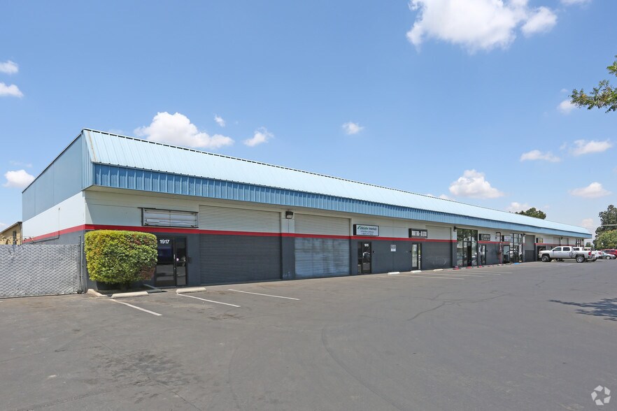 More Photos Of 1901-1919 E Main St, Visalia Freestanding For Lease