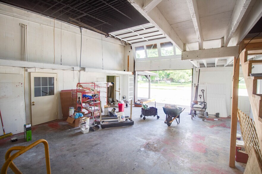 More Photos Of 406 W Carpenter St, Jerseyville Flex For Sale
