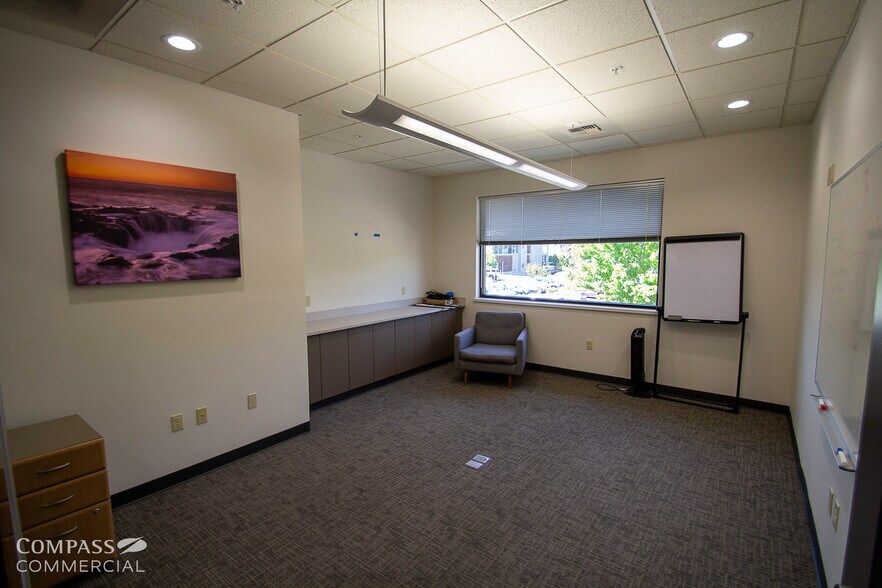 More Photos Of 123 SW Columbia St, Bend Office For Lease