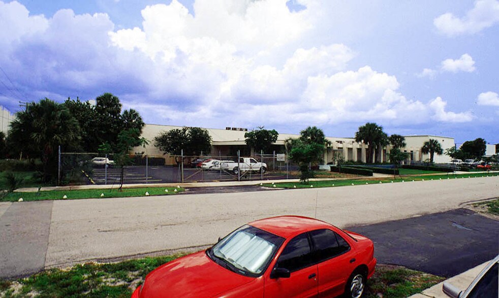 More Photos Of 16565 NW 15th Ave, Miami Warehouse For Lease