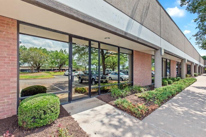 More Photos Of 2120 W Braker Ln, Austin Light Distribution For Lease