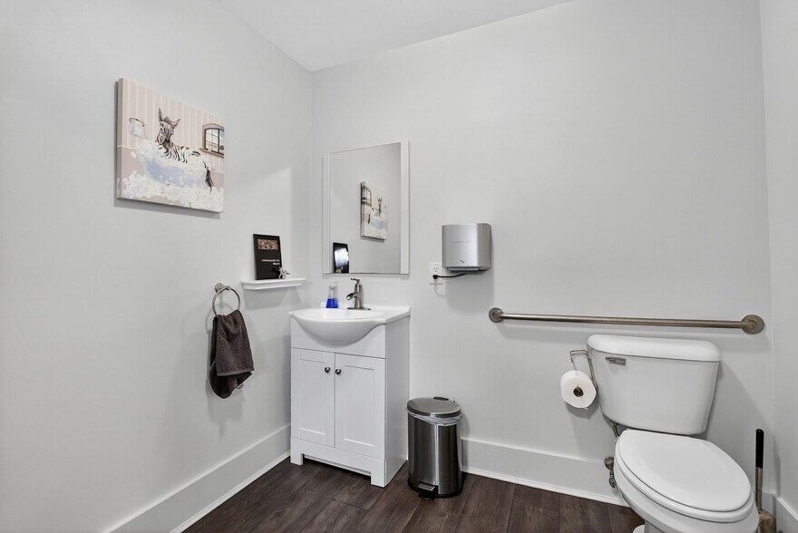 More Photos Of 112 State St, Augusta Office For Sale