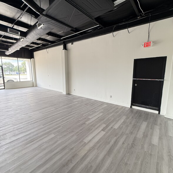 More Photos Of 6820 N Main St, Columbia Storefront Retail Office For Lease