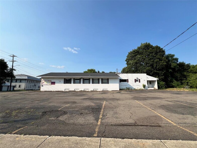 More Photos Of 24 Emma St, Binghamton General Retail For Sale