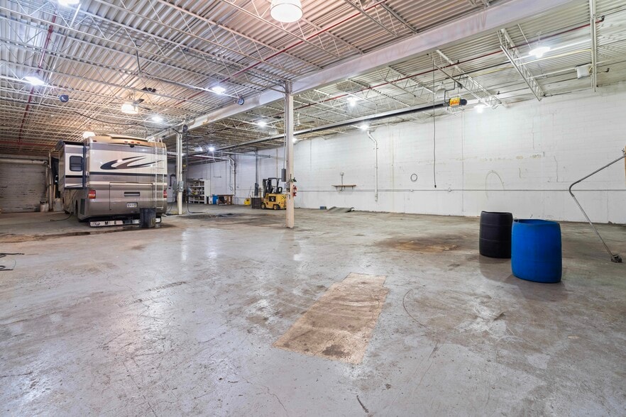 More Photos Of 15 S Worthington St, Youngstown Warehouse For Sale