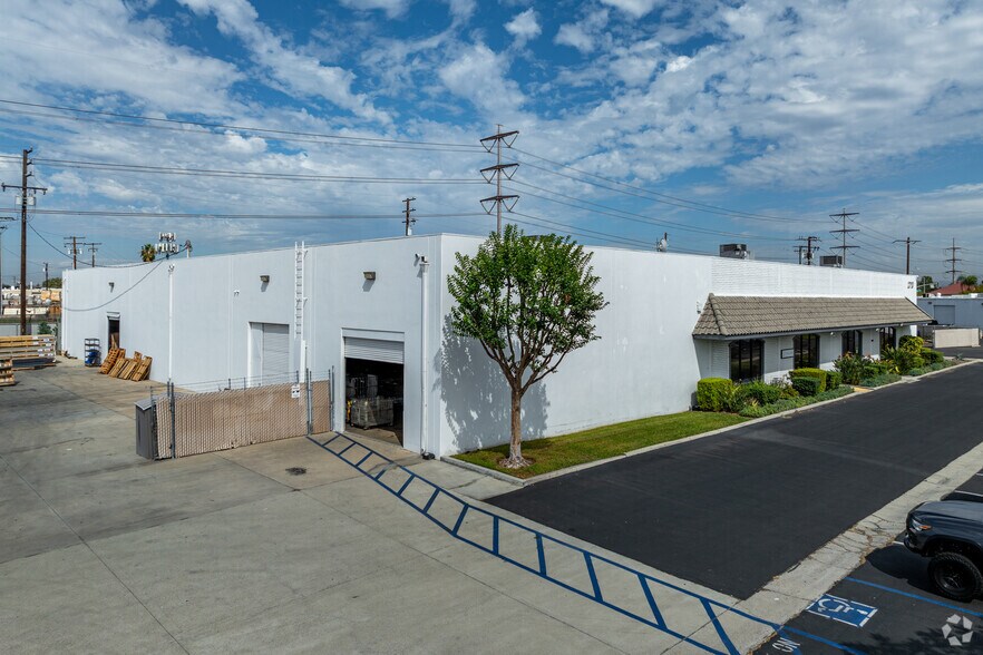 Primary Photo Of 2710 S Main St, Santa Ana Manufacturing For Lease