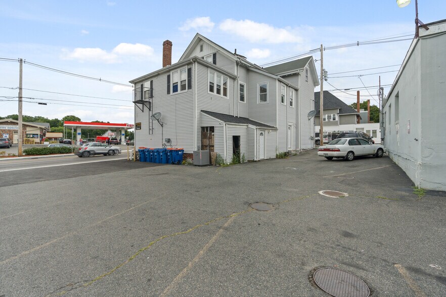 More Photos Of 635 637 Fall River Ave, Seekonk Apartments For Sale