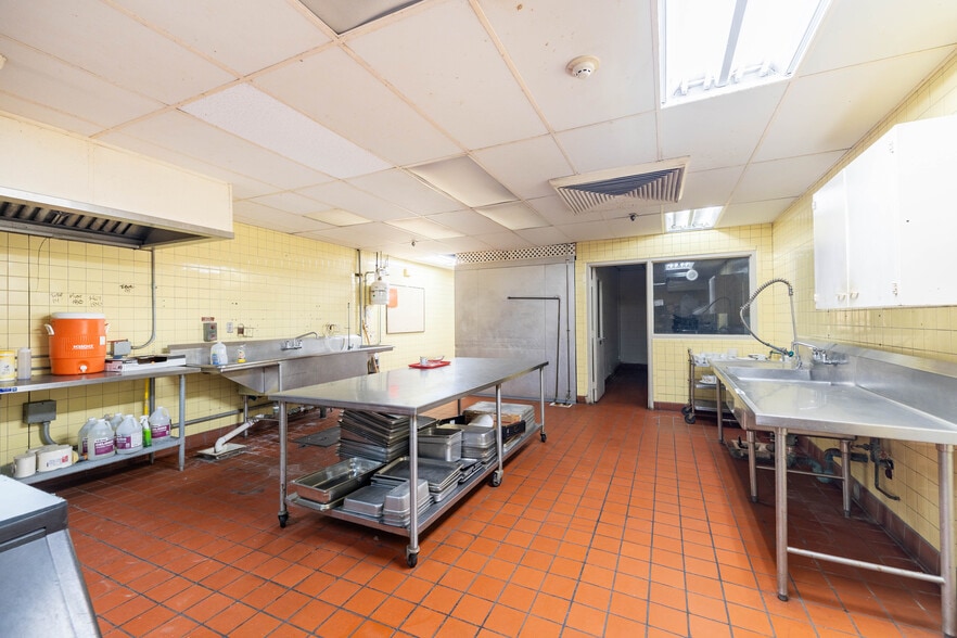 More Photos Of 6902 Chicago Rd, Warren Schools For Sale