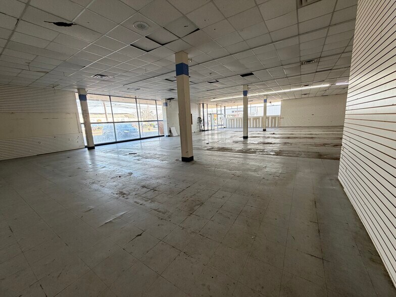 More Photos Of 3320 Hillside Ave, New Hyde Park Unknown For Lease