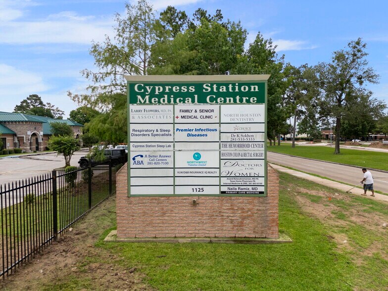 More Photos Of 1125 Cypress Station Dr, Houston Medical For Sale