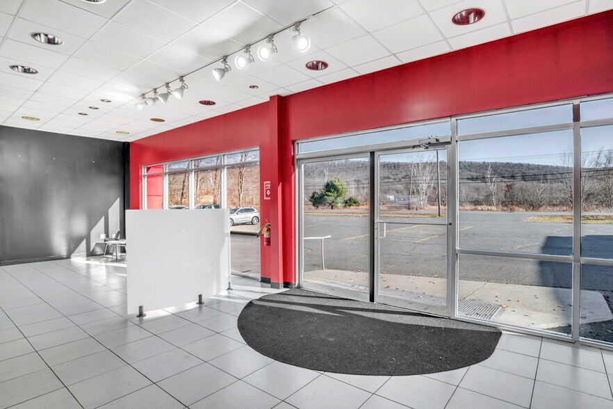 More Photos Of 253 Greenfield Rd, South Deerfield Auto Dealership For Sale