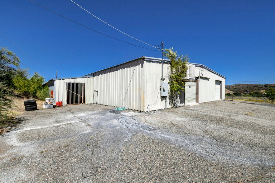 More Photos Of 10650 S Highway 69, Mayer Industrial For Lease