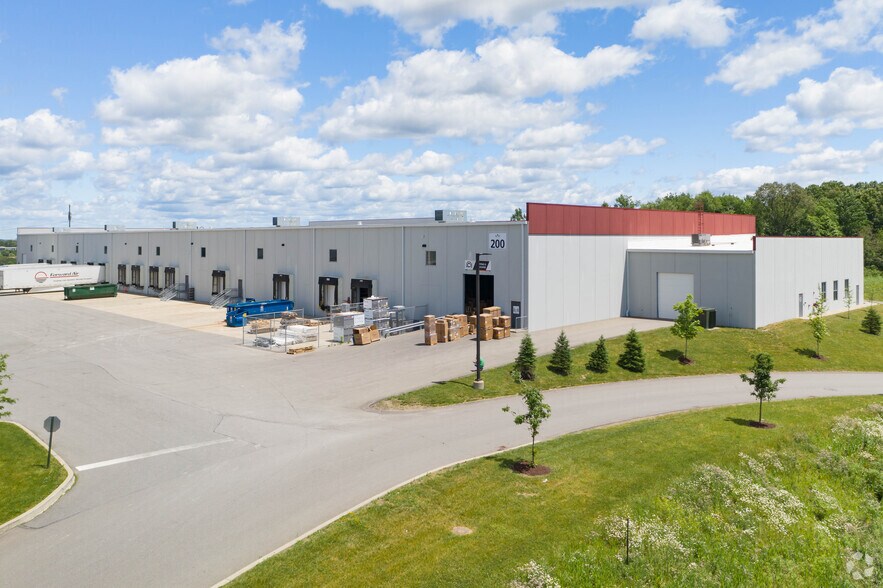 More Photos Of 400 Crown Ct, Oakdale Unknown For Lease