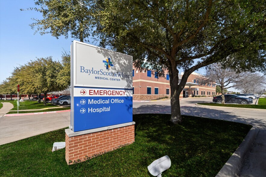 More Photos Of 341 Wheatfield Dr, Sunnyvale Medical For Lease