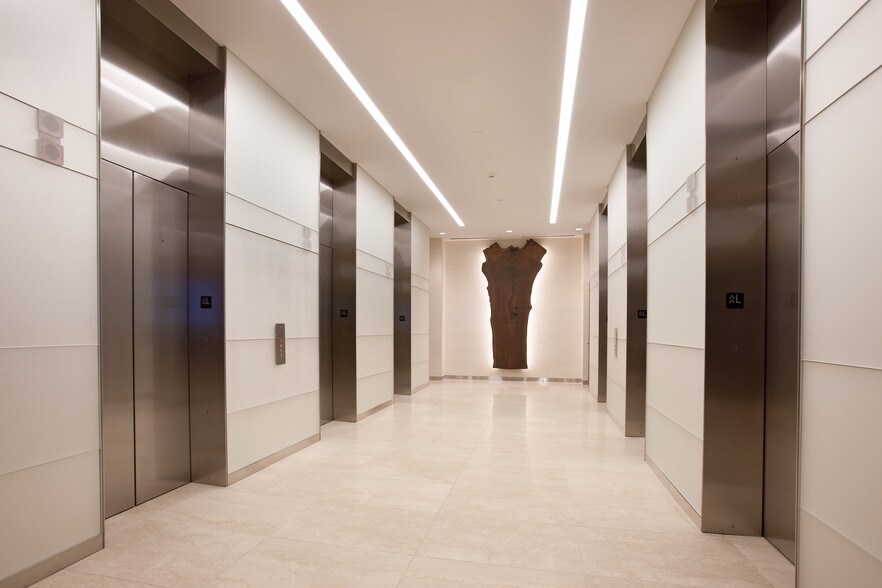 More Photos Of 2101 Wilson Blvd, Arlington Office For Lease