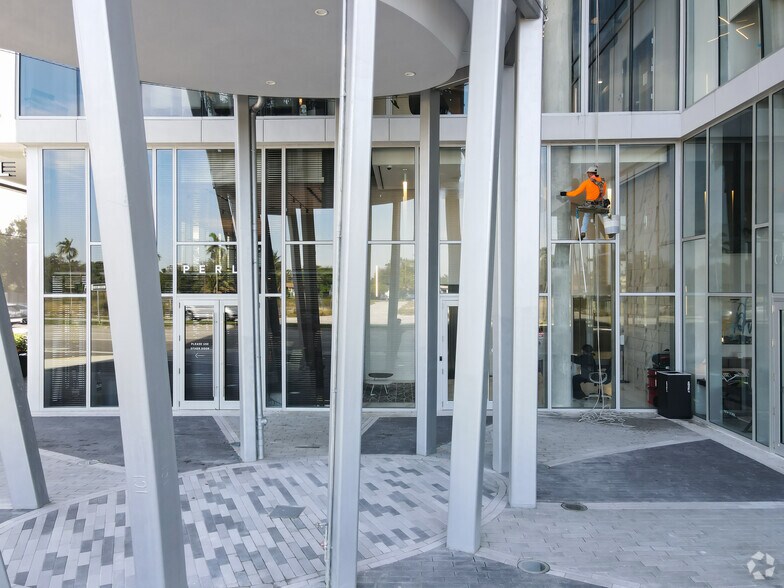 More Photos Of 2420 NE 186th St, Miami Office For Lease