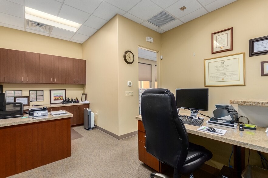 More Photos Of 261 W Duval Rd, Green Valley Medical For Sale