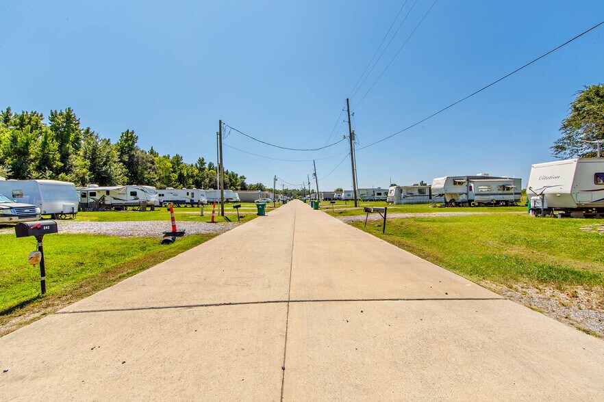 More Photos Of 346 Bayou Blue Bypass Ln, Gray Manufactured Housing Mobile Home Park For Sale