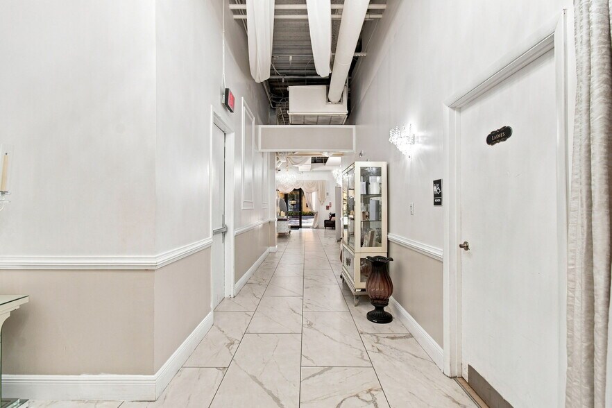 More Photos Of 7065 Westpointe Blvd, Orlando Medical For Sale