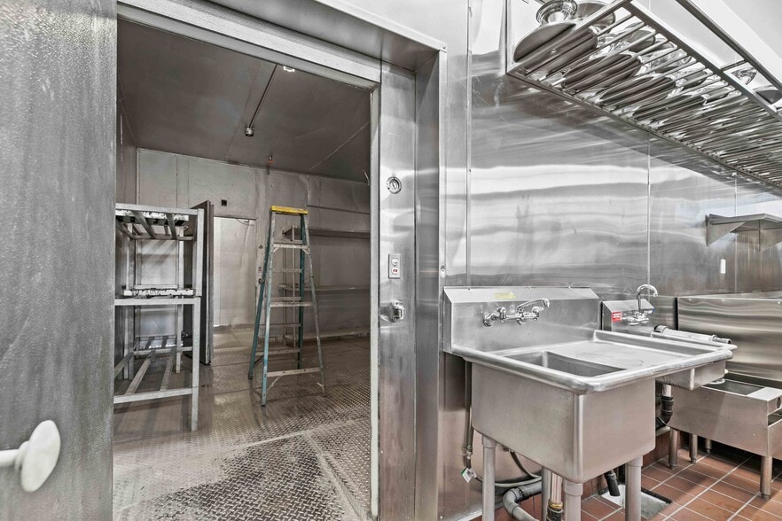 More Photos Of 13311 Sherman Way, North Hollywood Warehouse For Sale