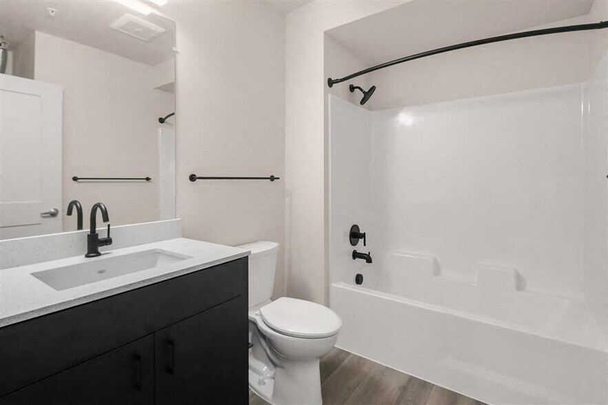 More Photos Of 513 1st Ave N, Seattle Apartments For Lease