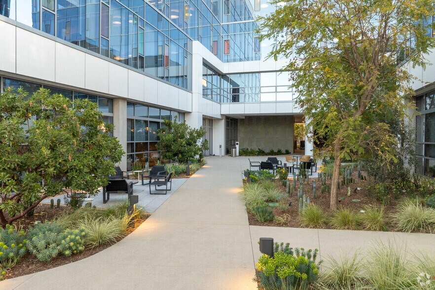 More Photos Of 6555 Barton Ave, Los Angeles Office For Lease