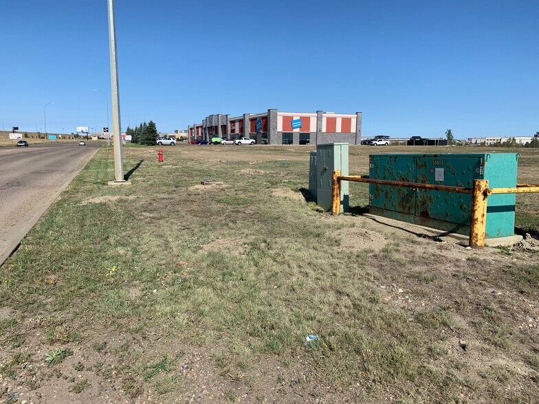 More Photos Of 2950 Box Springs Blvd NW, Medicine Hat Land For Sale