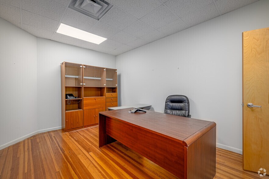 More Photos Of 343 N Charles St, Baltimore Office For Sale