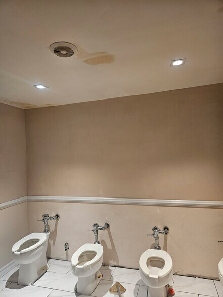 More Photos Of 5824 Doniphan Dr, El Paso Freestanding For Sale