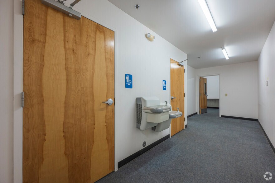 More Photos Of 201-205 N Mesa St, El Paso Storefront Retail Office For Lease