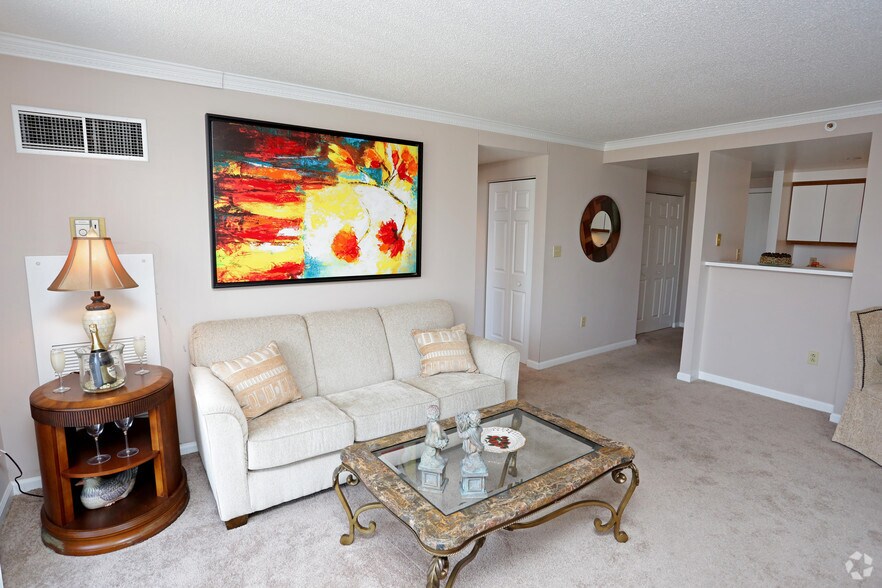 More Photos Of 657 S 3rd St, Louisville Apartments For Lease