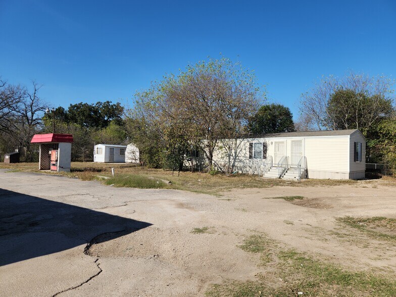 More Photos Of 4423 E Houston St, San Antonio Auto Dealership For Sale
