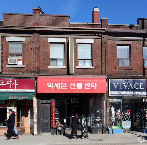 Primary Photo Of 654 Bloor St W, Toronto Storefront Retail Office For Sale